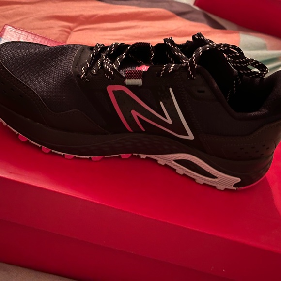 NIB! NB Trail Runners Black with Color Accents - Picture 11 of 11